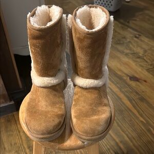 UGG Tan Winter Boots with Cream Fur Lining